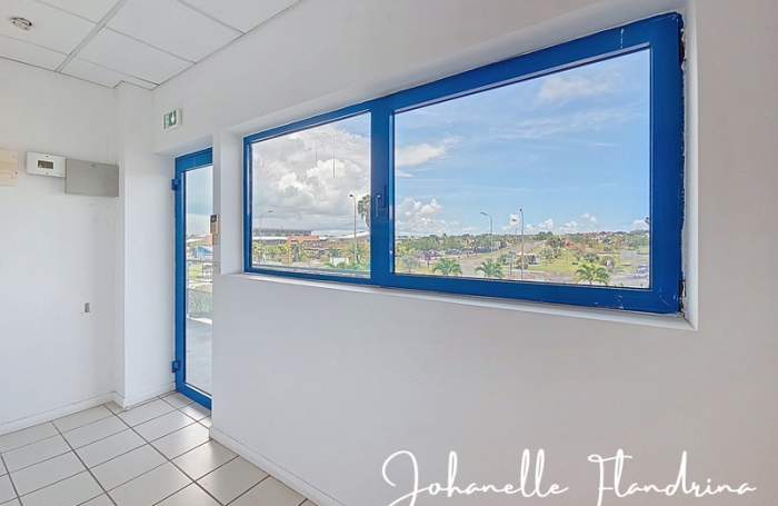 Location Local commercial 82m&sup2; 3 pièces Petit-Bourg