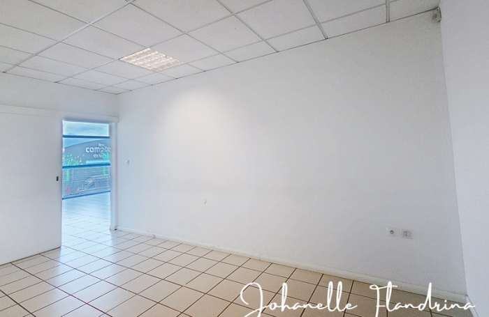 Location Local commercial 82m&sup2; 3 pièces Petit-Bourg