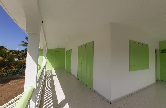 HAUT DE VILLA T4  (130m2) - Beausoleil 97139 ABYMES