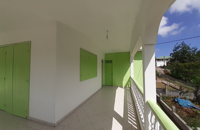 HAUT DE VILLA T4  (130m2) - Beausoleil 97139 ABYMES