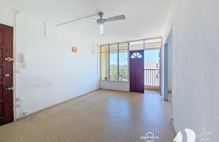 Vente Appartement 74m&sup2; 5 pièces Les Abymes