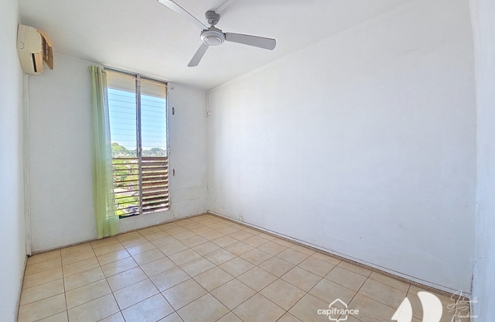 Vente Appartement 74m&sup2; 5 pièces Les Abymes