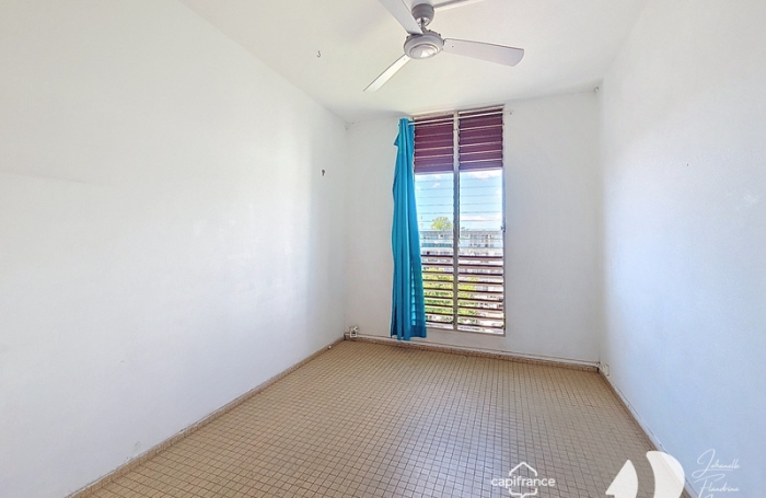 Vente Appartement 74m&sup2; 5 pièces Les Abymes