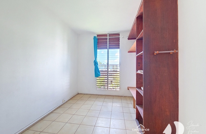 Vente Appartement 74m&sup2; 5 pièces Les Abymes
