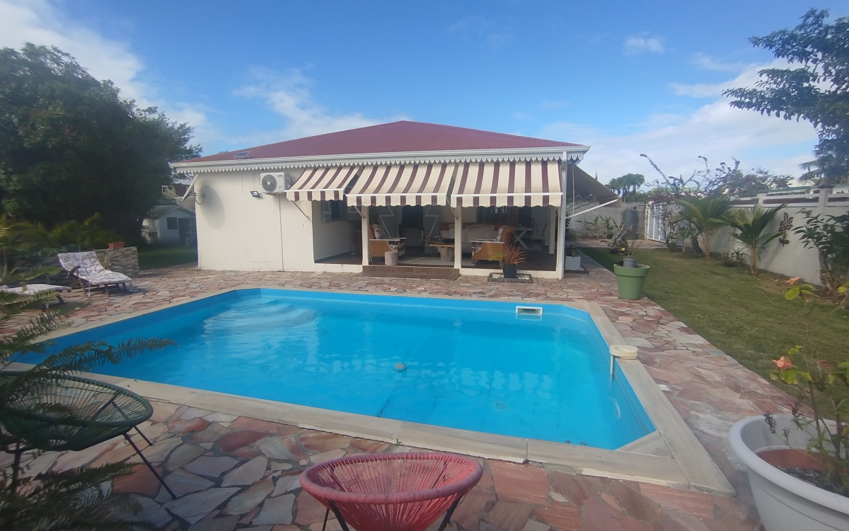 SAINTE ANNE MAISON F5 PISCINE TERRAIN 826M2  385000&euro;