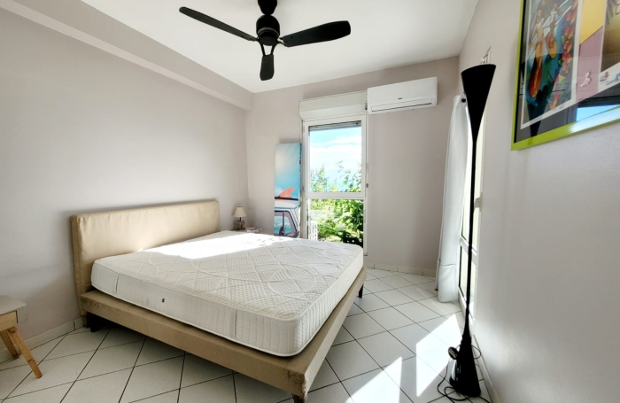 Bas du Fort - T3 avec spacieuse terrasse vue mer imprenable