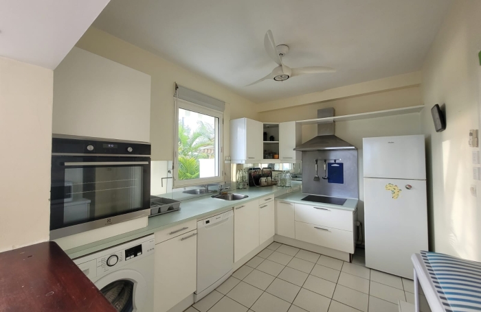 Bas du Fort - T3 avec spacieuse terrasse vue mer imprenable