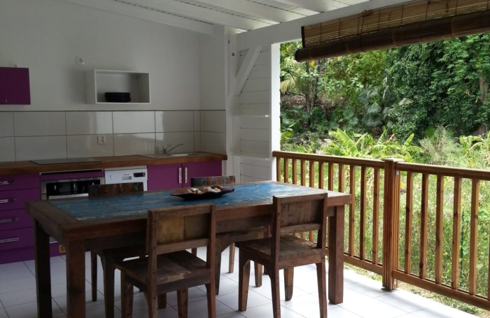 T1 avec mezzanine, terrasse    Id&eacute;al investissement &agrave; Bouillante