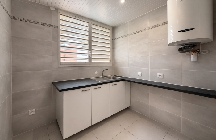 &Agrave; louer -  salle de consultation 9 m2   Cabinet m&eacute;dical &agrave; Pointe-&agrave;-Pitre   Proche boulevard L&eacute;gitimus