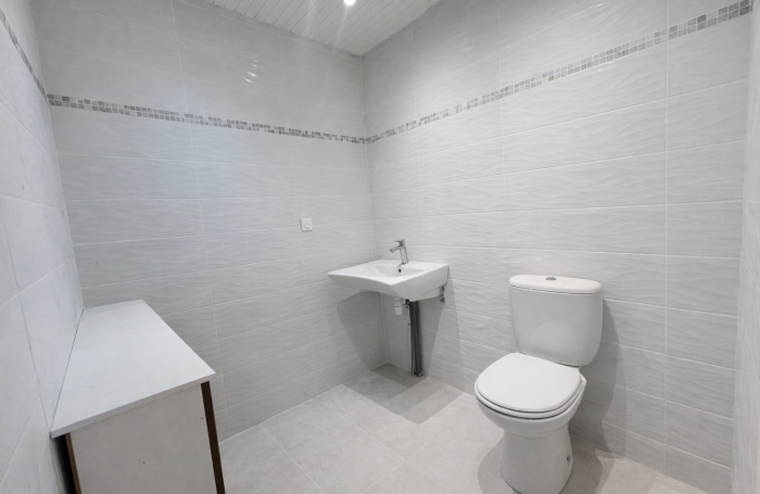 &Agrave; louer - salle de consultation 12,57 m2   Cabinet m&eacute;dical &agrave; Pointe-&agrave;-Pitre   Proche boulevard L&eacute;gitimus