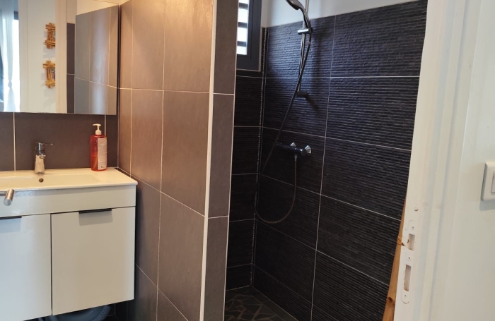 Bouillante   Villa recente avec vue mer   Cadre recherch&eacute; et paisible