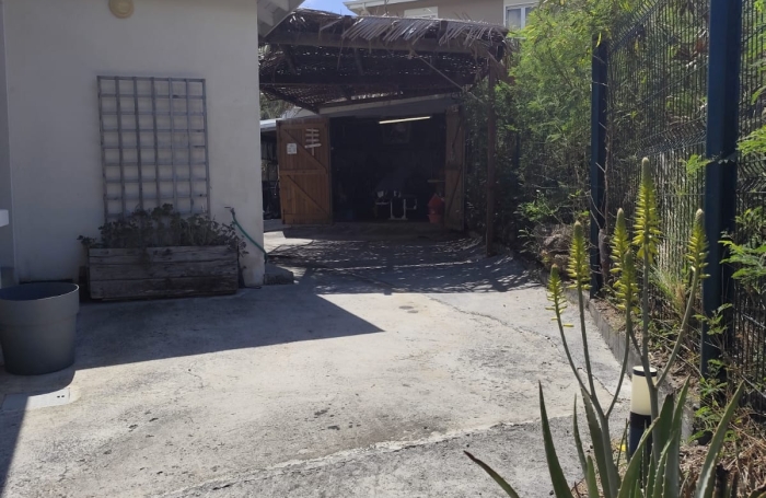 Bouillante   Villa recente avec vue mer   Cadre recherch&eacute; et paisible