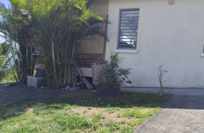 Bouillante   Villa recente avec vue mer   Cadre recherch&eacute; et paisible