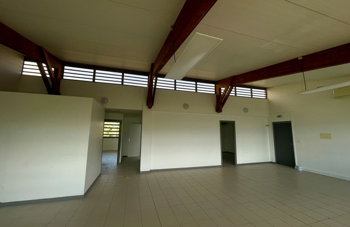 Location Bureaux 158m&sup2; Capesterre Belle Eau