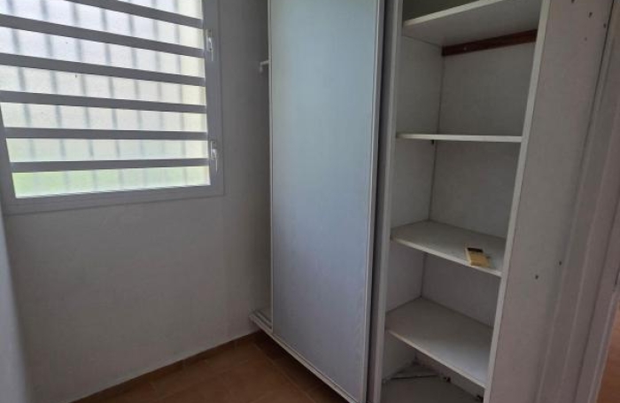 Vente Appartement 49m&sup2; 2 pièces Les Abymes