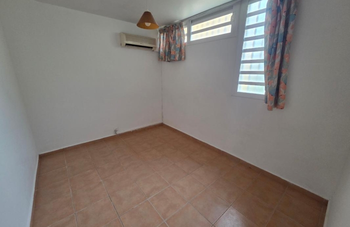 Vente Appartement 49m&sup2; 2 pièces Les Abymes