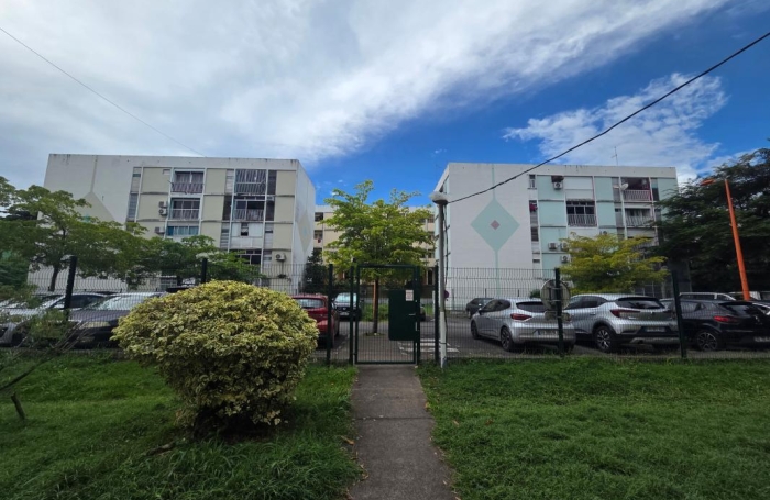 Vente Appartement 49m&sup2; 2 pièces Les Abymes