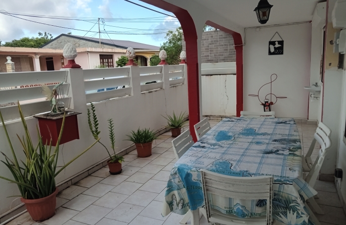 CAPESTERRE-BELLE-EAU MAISON  JUMELEE