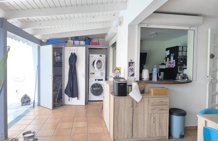 A louer Maison F4 mittoyenne meubl&eacute;e avec piscine proche lyc&eacute;e et commerces ( Baie-Mahault )