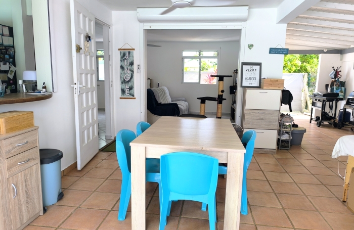 A louer Maison F4 mittoyenne meubl&eacute;e avec piscine proche lyc&eacute;e et commerces ( Baie-Mahault )