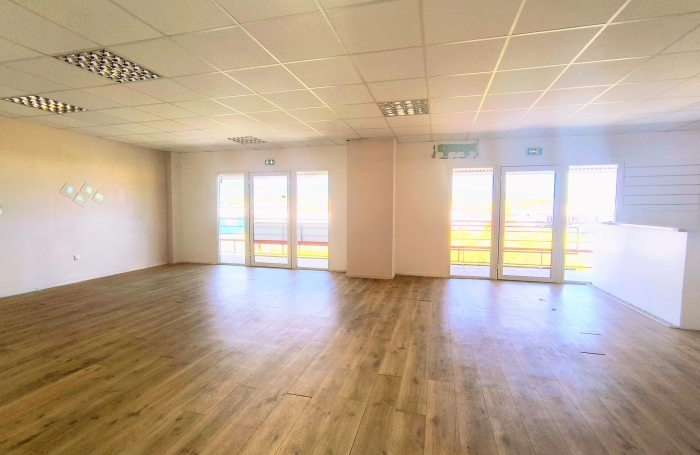 Location Local commercial 97115