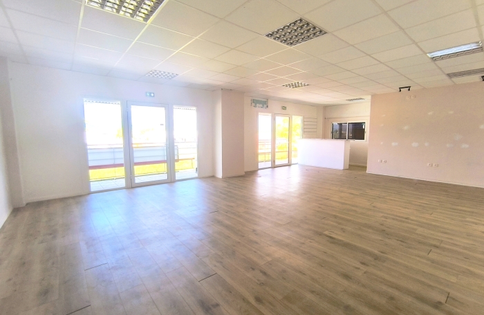 Local de 92m2 &agrave; Nolivier  - au 1er &eacute;tage sans ascenseur