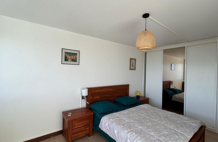 Spacieux T3 meubl&eacute; vue mer