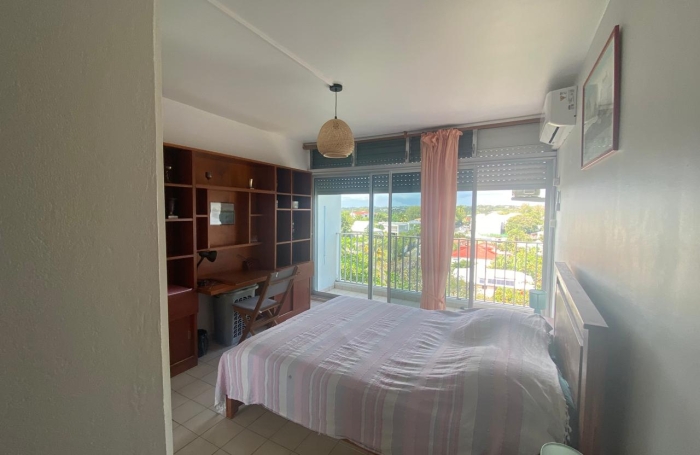 Spacieux T3 meubl&eacute; vue mer