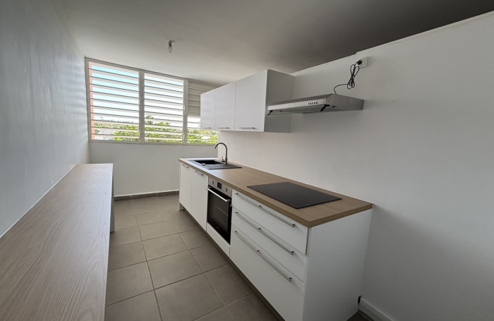 a louer - Appartement F4 r&eacute;nov&eacute;   6e &eacute;tage avec ascenseur   Pointe-&agrave;-Pitre