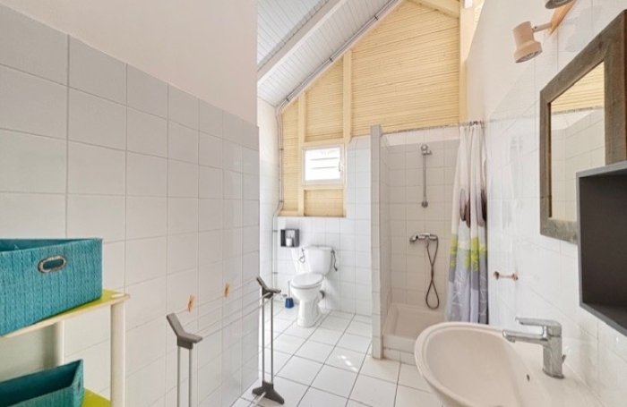 Maison en location 950 &euro; par mois avec terrasse &agrave; Petit-Bourg