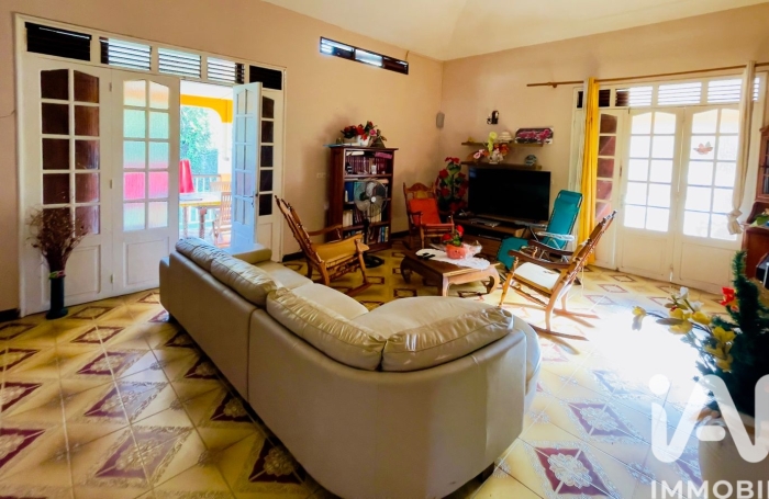 Vente Divers 250m&sup2; 13 pièces Lamentin