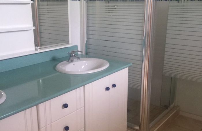 Villa de type F4 avec piscine &agrave; convenance