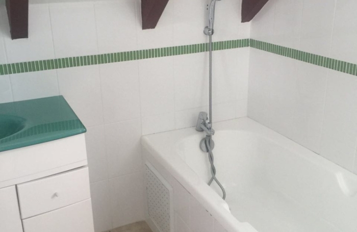 Villa de type F4 avec piscine &agrave; convenance