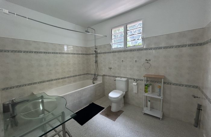 Bas de villa &agrave; Sainte-Rose