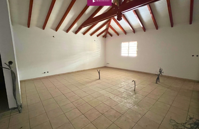 Location Local commercial 97110