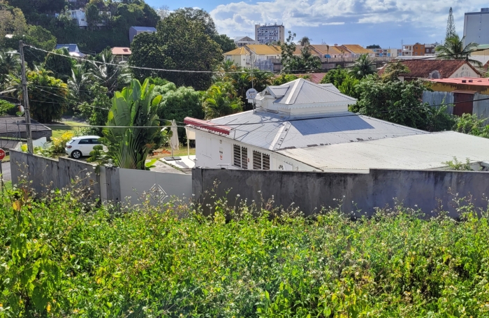&Agrave; saisir ! Terrain constructible dans quartier pris&eacute; de Dugazon