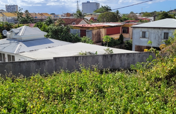 &Agrave; saisir ! Terrain constructible dans quartier pris&eacute; de Dugazon