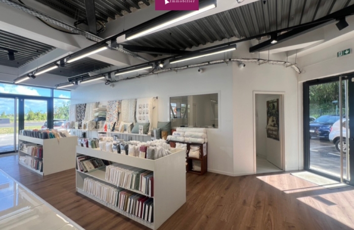 Location Local commercial 97139