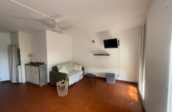 Beau T2 meubl&eacute; avec jolie vue mer