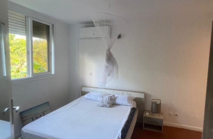 Beau T2 meubl&eacute; avec jolie vue mer