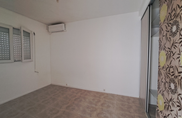 Maison 3 pi&egrave;ces avec  garnde terrasse et box &agrave; proximit&eacute; des &eacute;coles et commerces