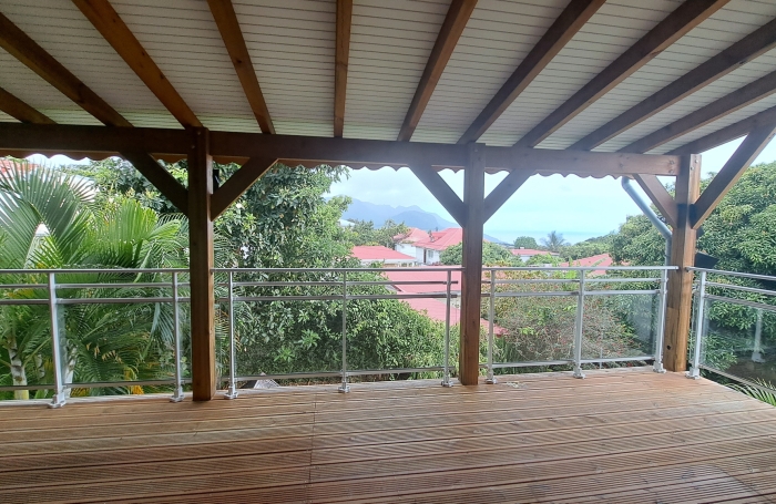 Maison 3 pi&egrave;ces avec  garnde terrasse et box &agrave; proximit&eacute; des &eacute;coles et commerces
