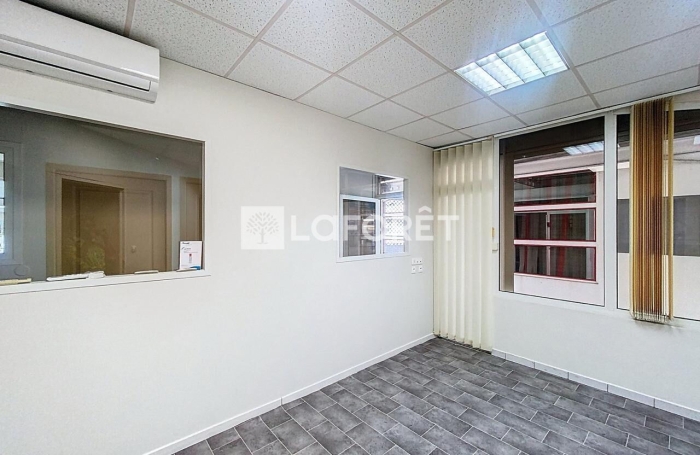 Location Local commercial 53.8m&sup2; Baie Mahault