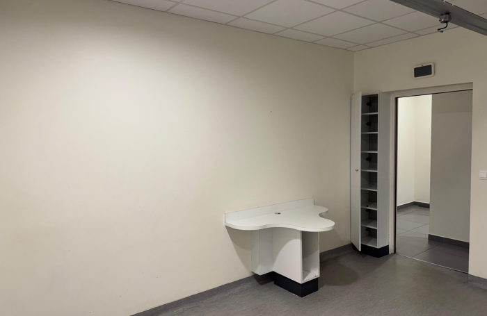 BASSE TERRE local professionnel ou commercial - centre ville