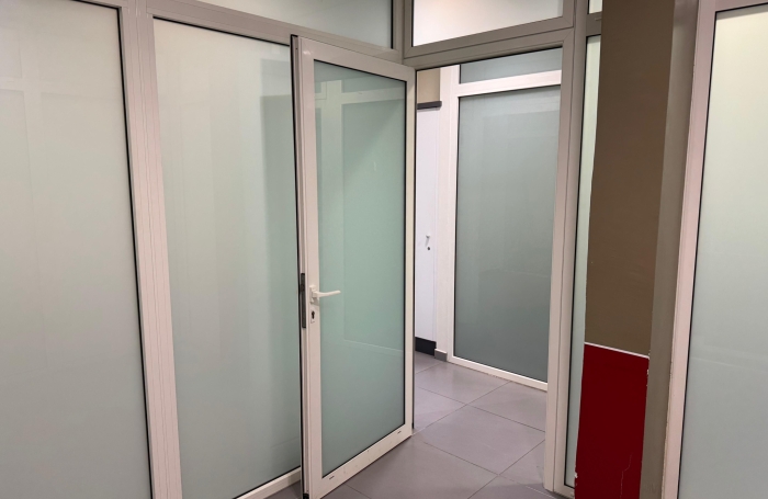 BASSE TERRE local professionnel ou commercial - centre ville