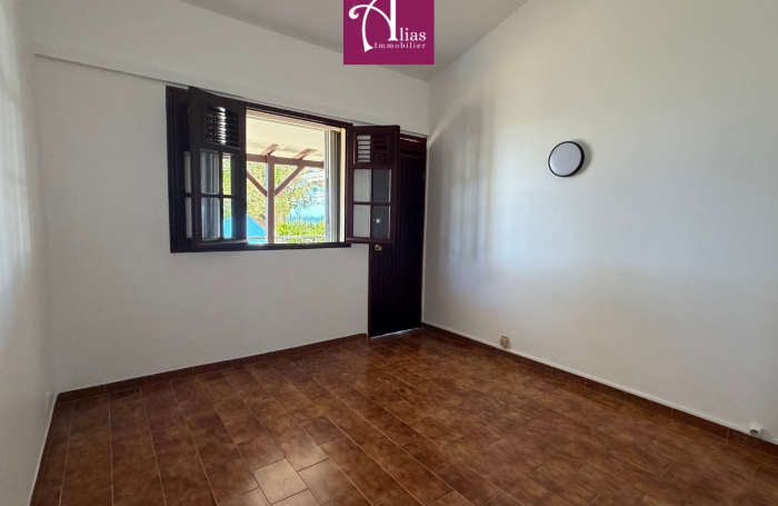 LOCATION &mdash; Haut de villa F4 avec vue mer au Gosier