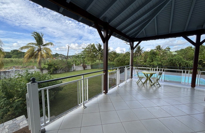 A louer - Villa F4 meubl&eacute;e avec piscine Morne-&agrave;-l&rsquo;Eau