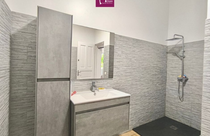 A LOUER - Villa F4 avec bungalow piscine et citerne &agrave; Convenance eau-edf-internet inclus