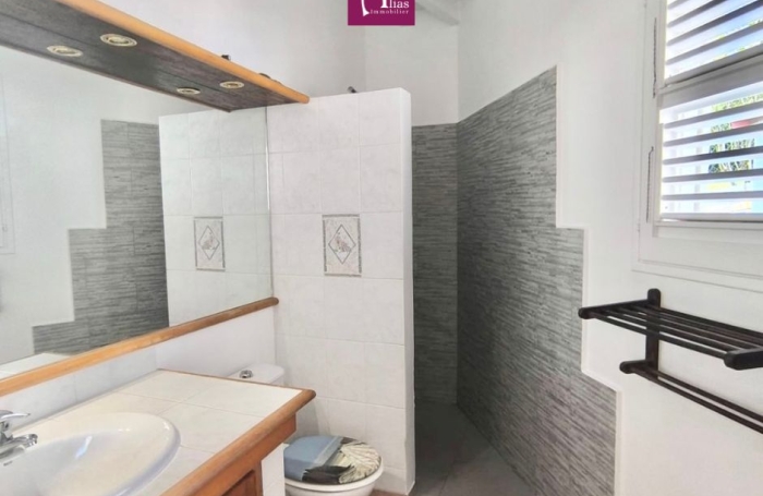 A LOUER - Villa F4 avec bungalow piscine et citerne &agrave; Convenance eau-edf-internet inclus