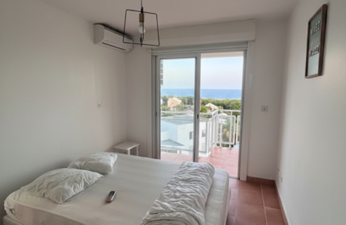 Bel appartement duplex T3 meubl&eacute;, avec splendide vue sur mer, dans une petite r&eacute;sidence familiale &agrave; Petit Havr
